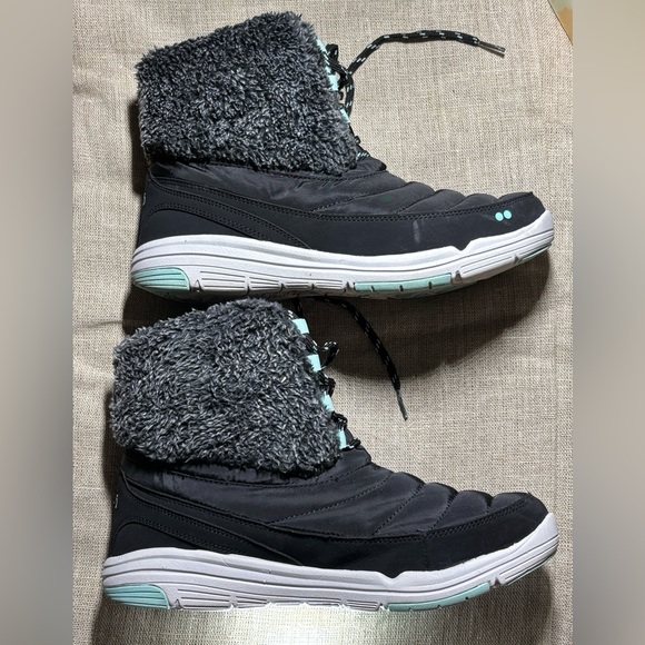 Ryka Black Winter Boots with Teal Highlights - Picture 6 of 11